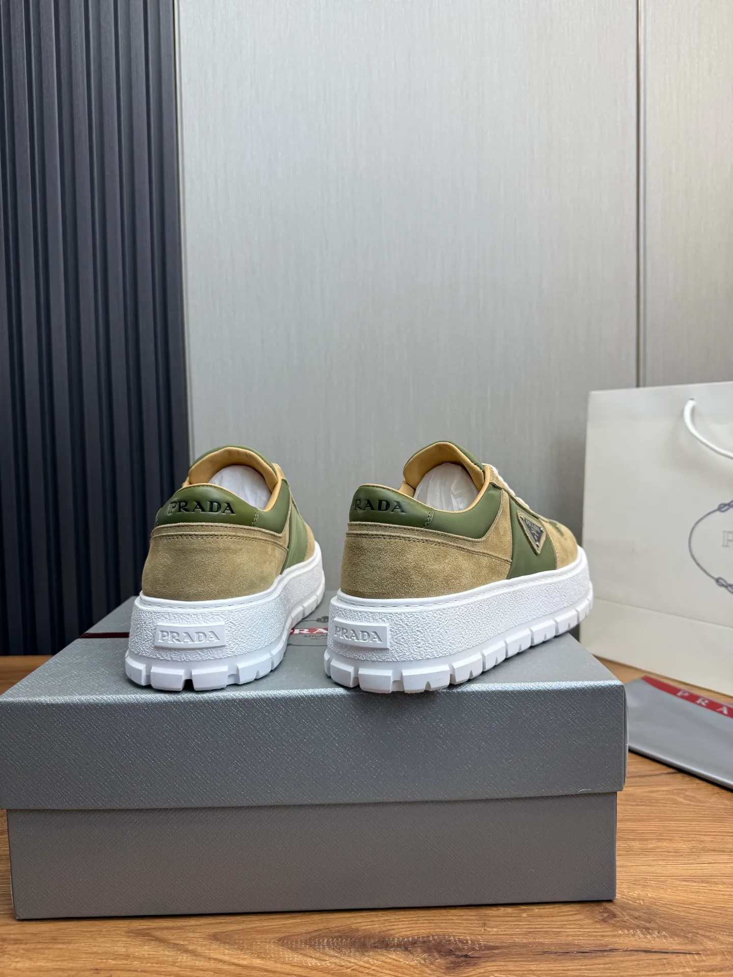 Men's shoes 💰620💰 [PRADA] Autumn and winter hot men's shoes are shipped 👏Official website synchronized ⬆️Original fly-woven cowhide fabric + cowhide lining, 1⃣️:1⃣️reproduction, original sole, 38-45 (45. Customized, non-refundable)